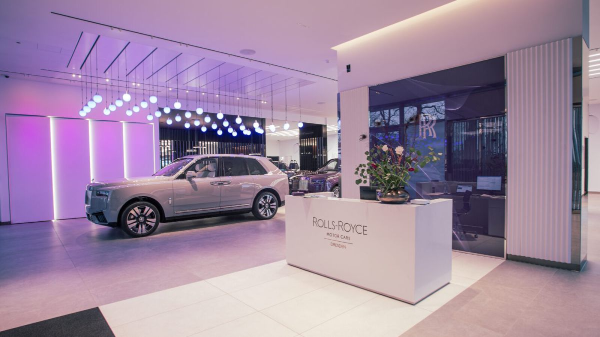 Rolls-Royce Motor Cars Dresden VID Showroom Counter